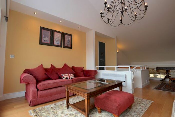 3 Bedroom Flat To Rent In Gainsford Street, Tower Hill, SE1