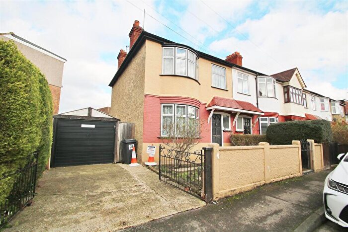 3 Bedroom End Of Terrace House For Sale In Russell Road, Mitcham, CR4