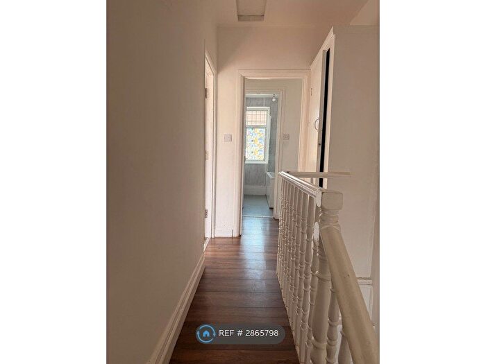 2 Bedroom Flat To Rent In Walpole Road, London, E17