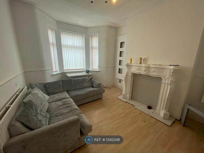 2 Bedroom Terraced House To Rent In Edmund Street, Salford, M6