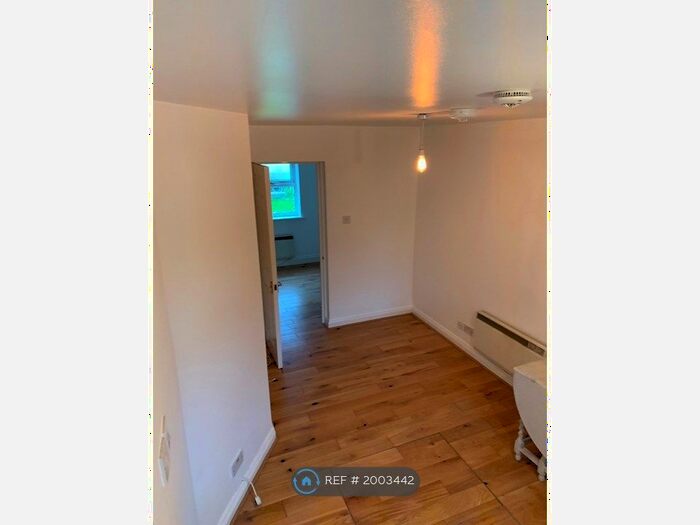 1 Bedroom Flat To Rent In Whiston Road, London, E2