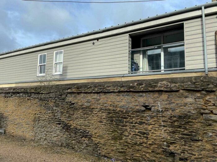 2 Bedroom Flat To Rent In Jones Mews. Corn Street, Witney, OX28