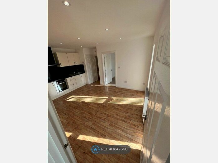 1 Bedroom Flat To Rent In Fortune Court, Maidstone, ME15