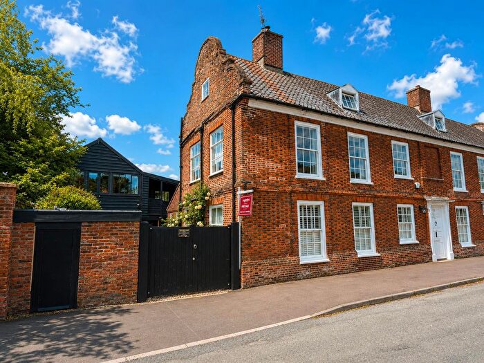 4 Bedroom Semi-Detached House For Sale In Bond Street, Hingham, NR9