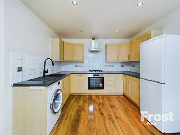 2 Bedroom Flat To Rent In Elmwood Avenue, Feltham, TW13