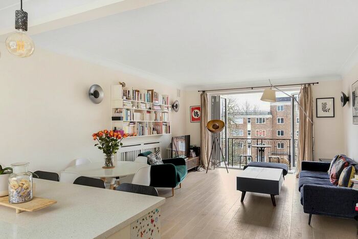 3 Bedroom Flat To Rent In Eton Avenue, London, NW3
