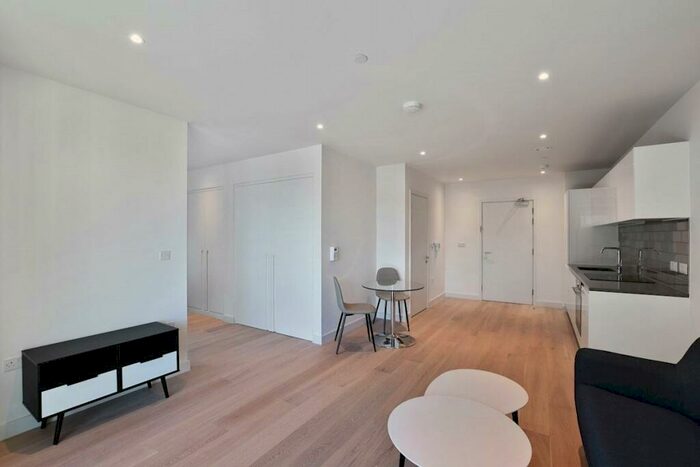Apartment To Rent In Clipper Street, London, E16