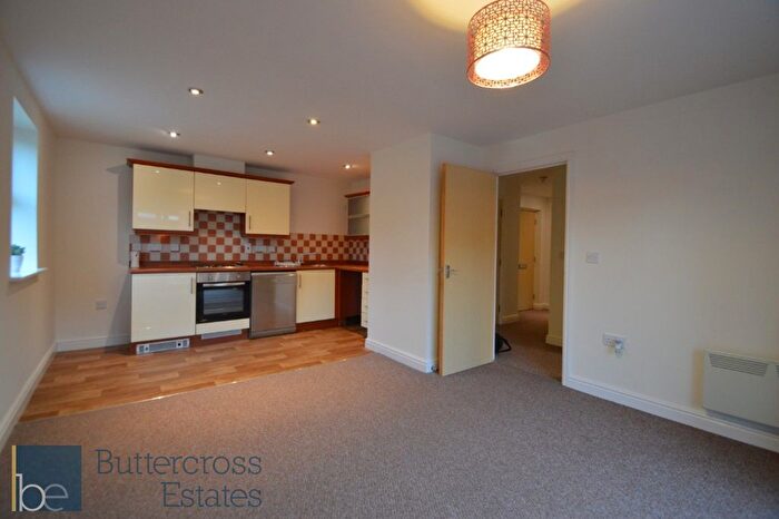 2 Bedroom Flat To Rent In Youngs Avenue, Fernwood, NG24