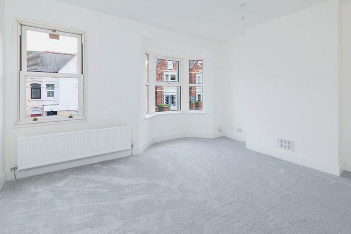 1 Bedroom Flat To Rent In Victoria Road, Swindon, SN1