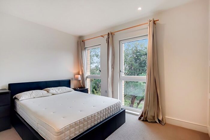 2 Bedroom Flat For Sale In Oakhill Road, London, SW15