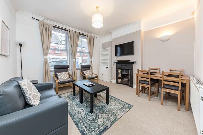 1 Bedroom Flat To Rent In Hoyle Road, Tooting, SW17