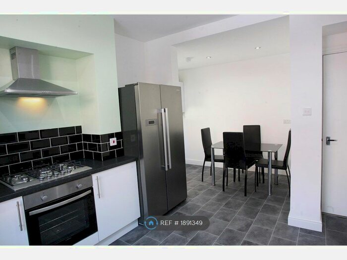 6 Bedroom Semi-Detached House To Rent In Salisbury Road, Liverpool, L15