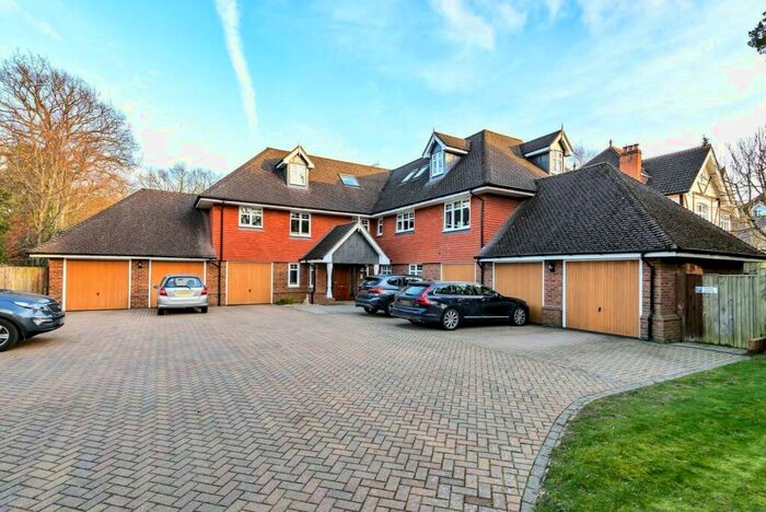 3 Bedroom Maisonette To Rent In Ashley Road, Walton-On-Thames, KT12