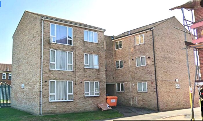 1 Bedroom Flat To Rent In Bideford Close, Romford, RM3