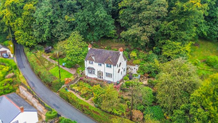 3 Bedroom Detached House For Sale In The Broadway, Dursley, GL11