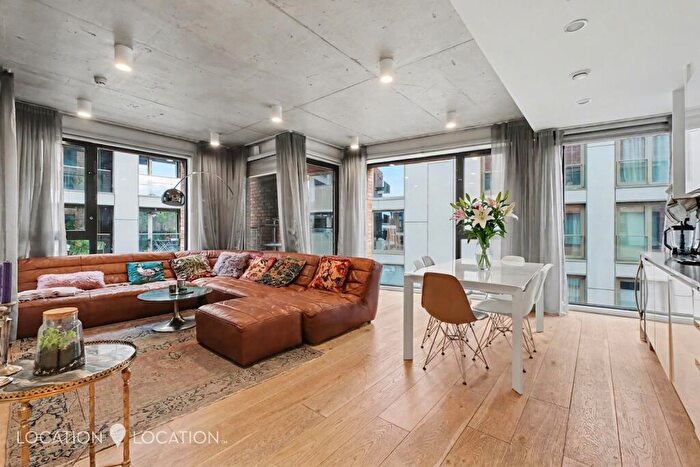 3 Bedroom Apartment For Sale In Mentmore Terrace, London, E8