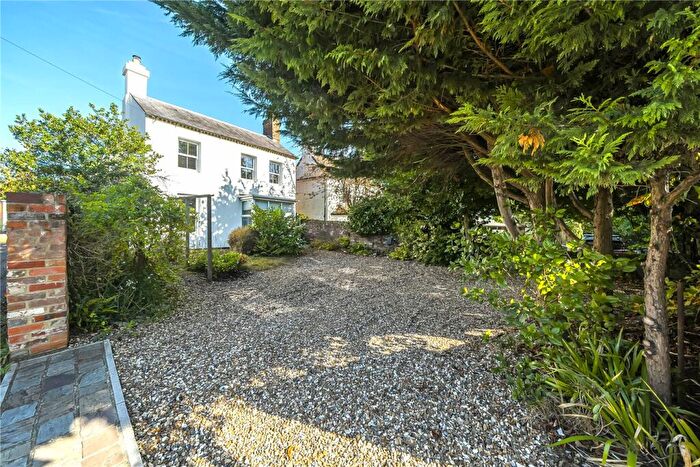 5 Bedroom Detached House For Sale In Bath Road, Speen, Newbury, Berkshire, RG14