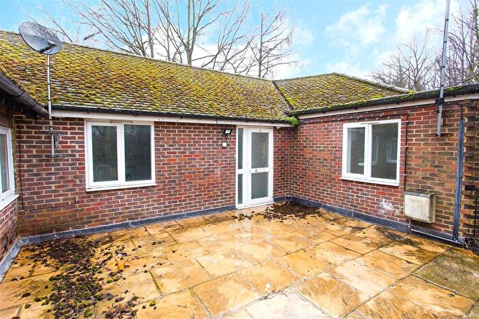 3 Bedroom Flat To Rent In Hales Drive, Canterbury, Kent, CT2