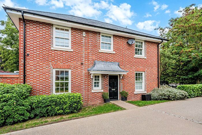 4 Bedroom Semi-detached House For Sale In Westwood Close, Reigate, RH2