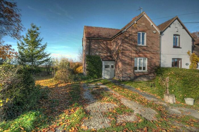 3 Bedroom Semi-Detached House To Rent In Emmington, OX39