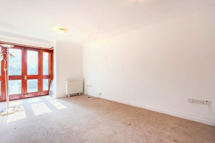 1 Bedroom Flat To Rent In Bramber Court, Brentford, TW8