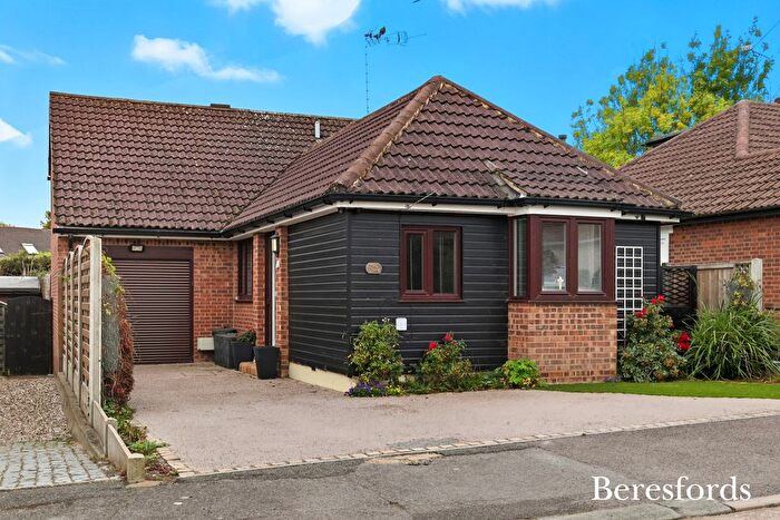 3 Bedroom Bungalow For Sale In Whitby Avenue, Ingrave, CM13