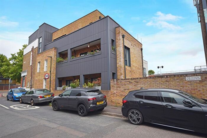 2 Bedroom Flat To Rent In Orchard Road, Richmond, TW9