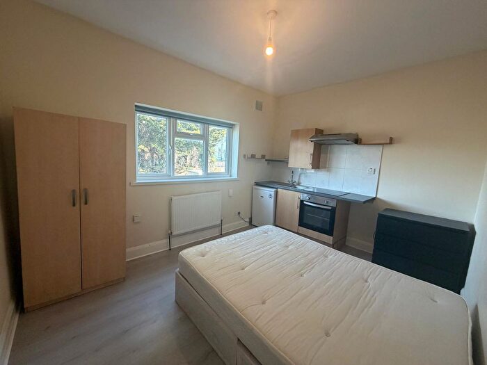 1 Bedroom Studio To Rent In Heath Road, Hounslow, TW3