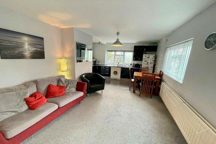 2 Bedroom Flat To Rent In Prospect Road, Woodford Green, IG8