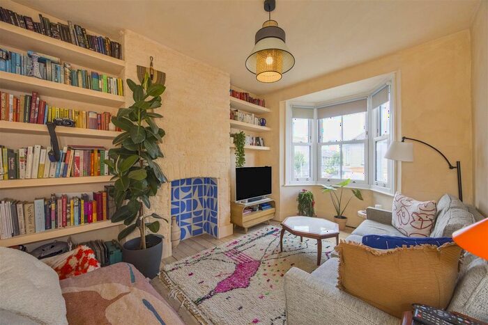 2 Bedroom Flat To Rent In Francis Road, London, E10