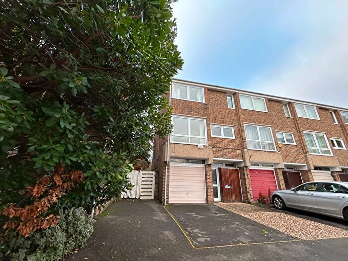 4 Bedroom Terraced House To Rent In Deena Close, Queens Drive, London, W3