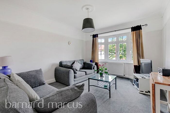 3 Bedroom Flat To Rent In Godley Road, London, SW18