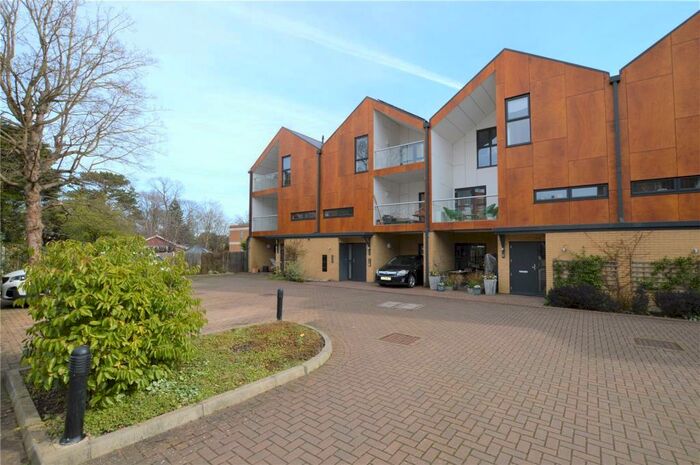 2 Bedroom Apartment To Rent In Woodview Mews, London, SE19