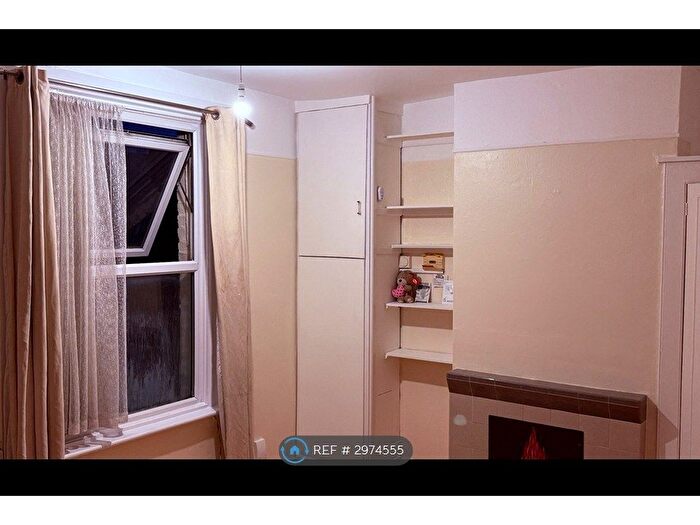 2 Bedroom Flat To Rent In Northbrook Road, Southampton, SO14