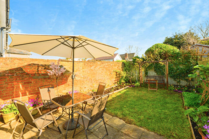 3 Bedroom End Of Terrace House For Sale In Highlands Mews, Highlands Road, Leatherhead, Surrey, KT22