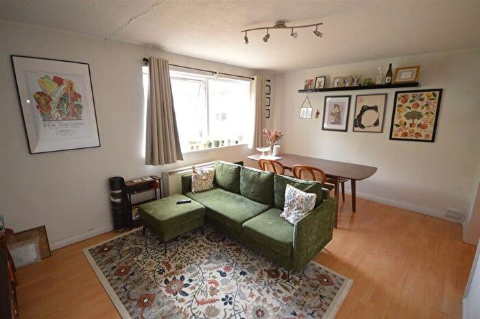 2 Bedroom Flat To Rent In Cedar Court, St Albans, St. Albans, AL4
