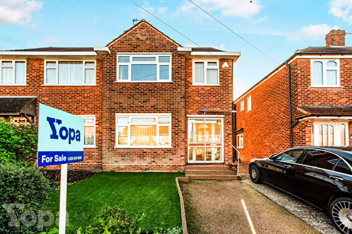 3 Bedroom Semi Detached House For Sale In Fleet Road, Dartford, DA2