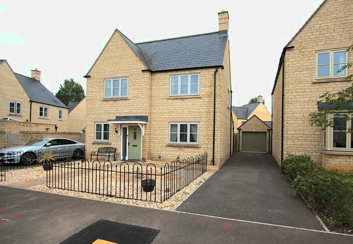 4 Bedroom Detached House For Sale In Scott Thomlinson Road, Fairford, GL7