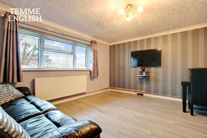 1 Bedroom Flat For Sale In Gaywood, Laindon, Essex, SS15