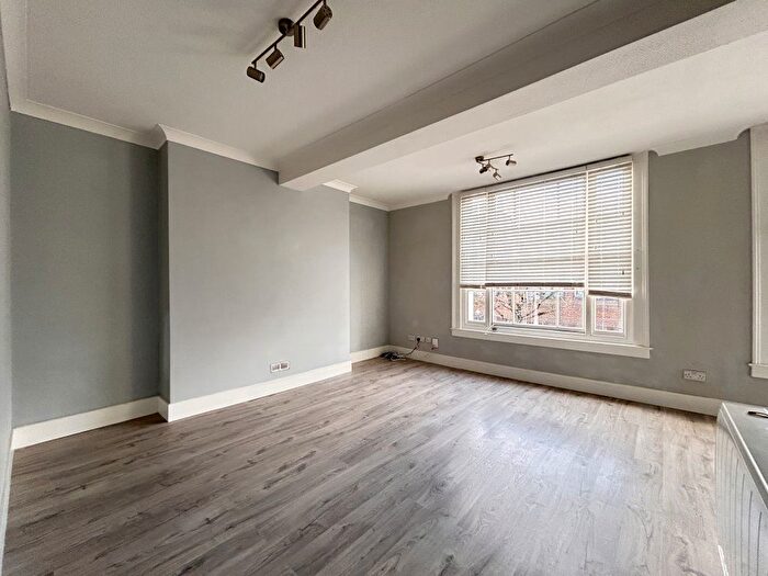 1 Bedroom Flat To Rent In Rush Court, Bedford, Bedfordshire, MK40