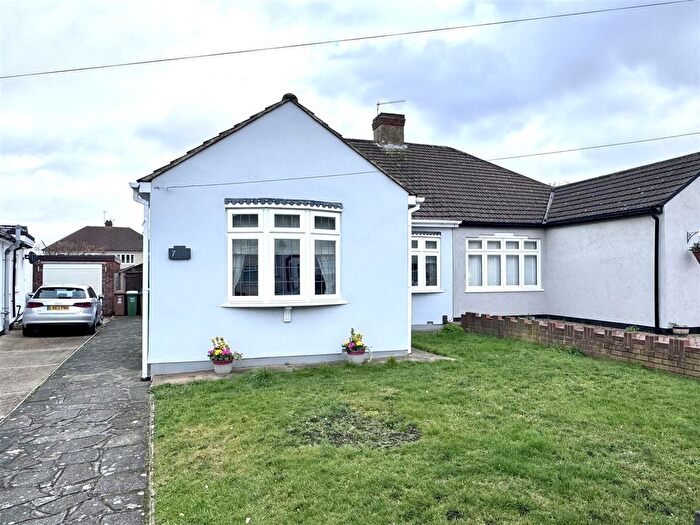 2 Bedroom Semi Detached Bungalow For Sale In Luddesdon Road, Erith, DA8