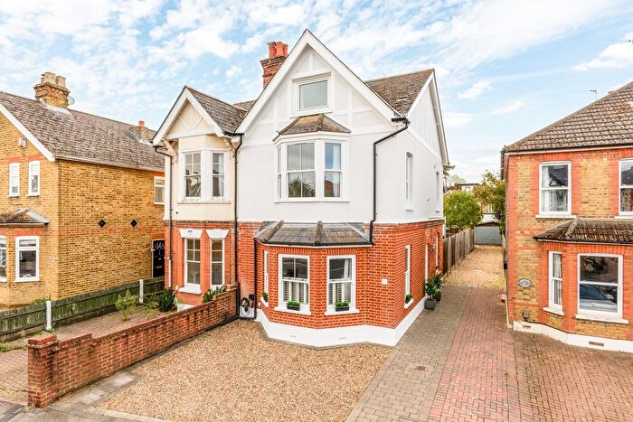 4 Bedroom Semi Detached House For Sale In Hersham Road, Walton-On-Thames, KT12