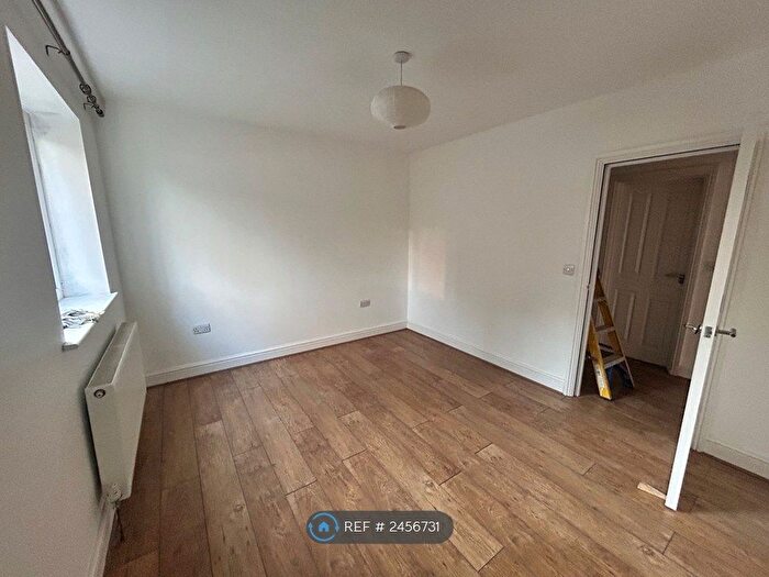 2 Bedroom Flat To Rent In London, London, SW16