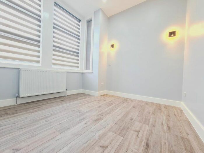 2 Bedroom Flat To Rent In Windsor Road, London, NW2