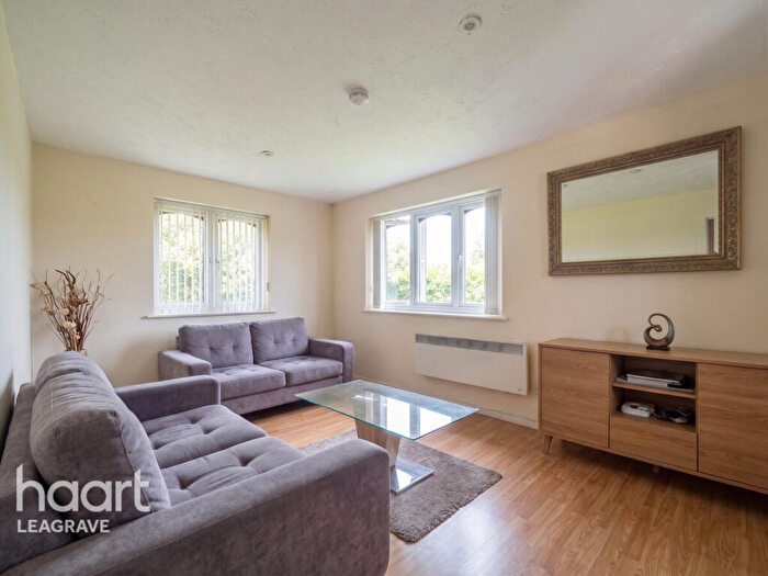 2 Bedroom Apartment For Sale In Rodeheath, Luton, LU4
