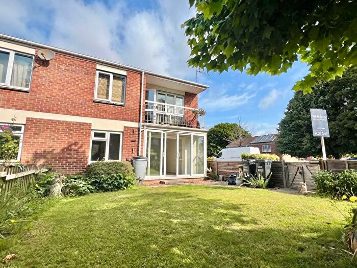 1 Bedroom Flat For Sale In Alder Close, Taunton - No Onward Chain!, TA1