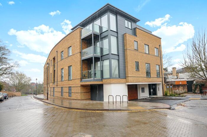 2 Bedroom Apartment For Sale In Acre Passage, Windsor, Berkshire, SL4