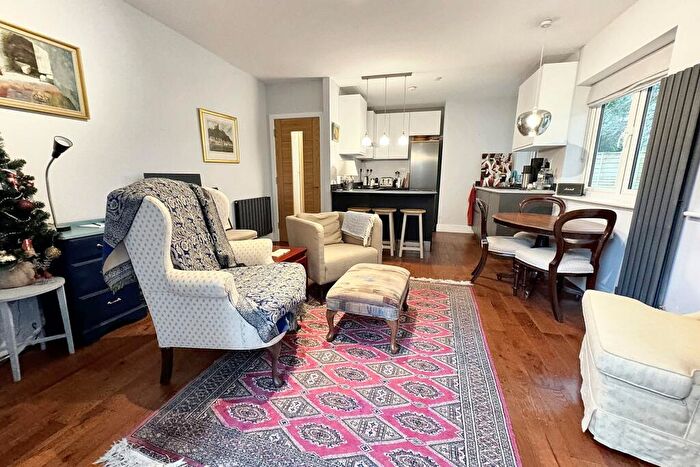2 Bedroom Flat For Sale In Shawford, SO21