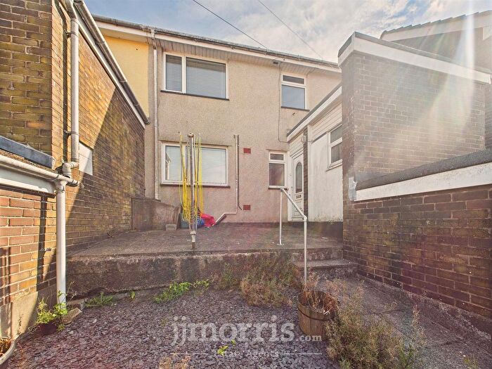 End Of Terrace House For Sale In South Court, Haverfordwest, SA61