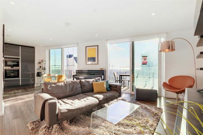 2 Bedroom Flat To Rent In Buckhold Road, London, SW18